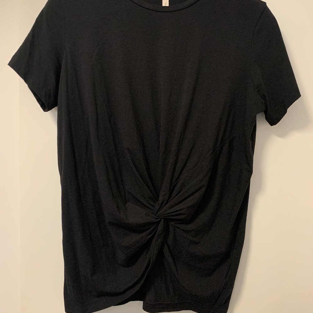 Aritzia Babaton Front Knotted Tee